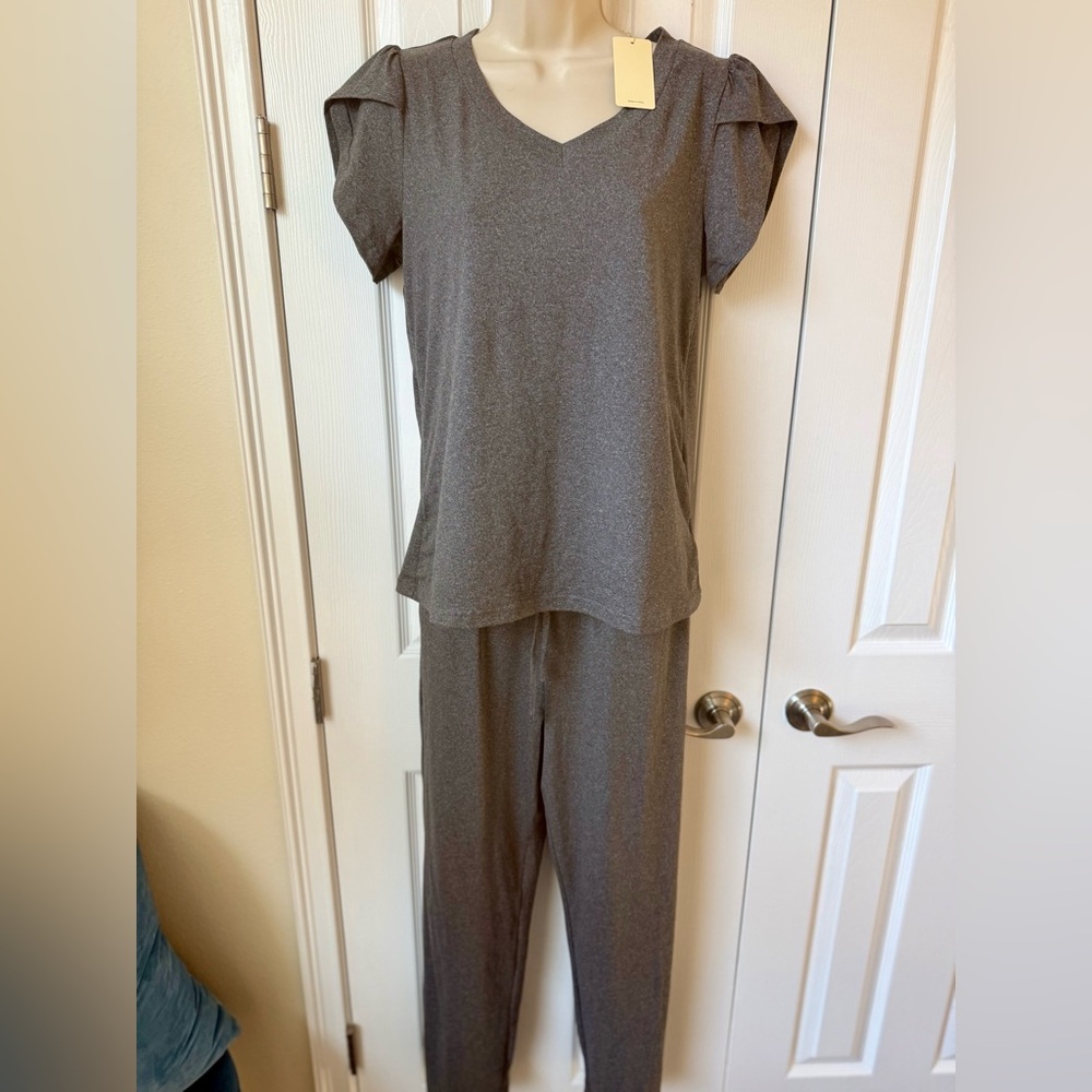 🆕 Women's Gray Sleepwear Set 🩶